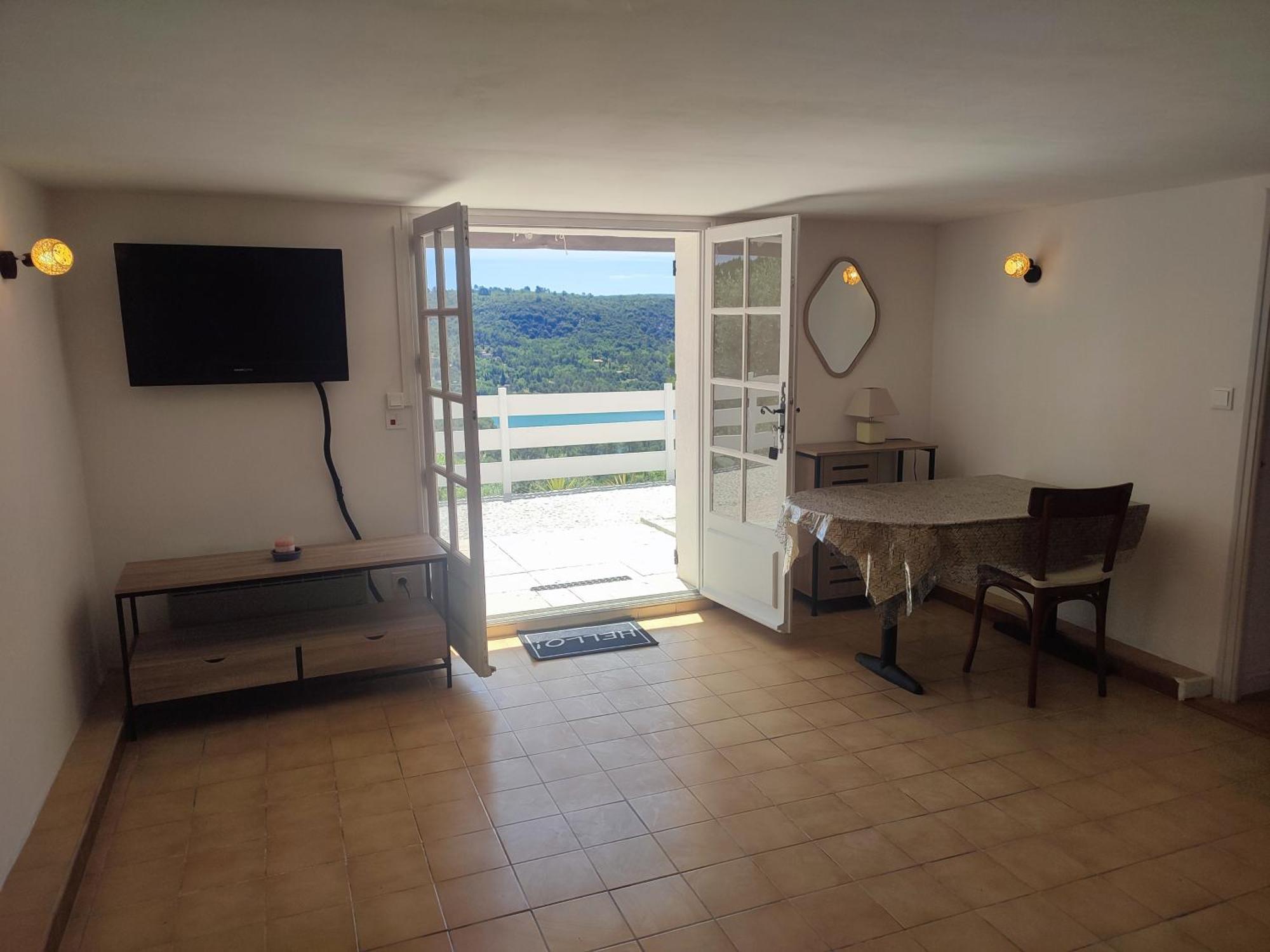 Les Reflets Du Lac Apartment